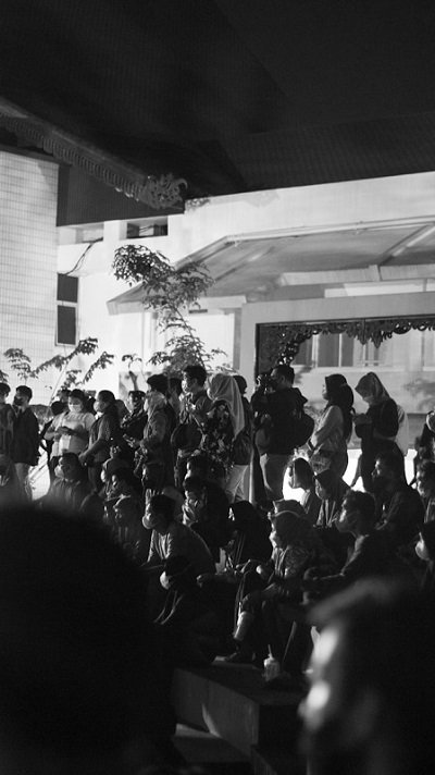 Farewell party with live music