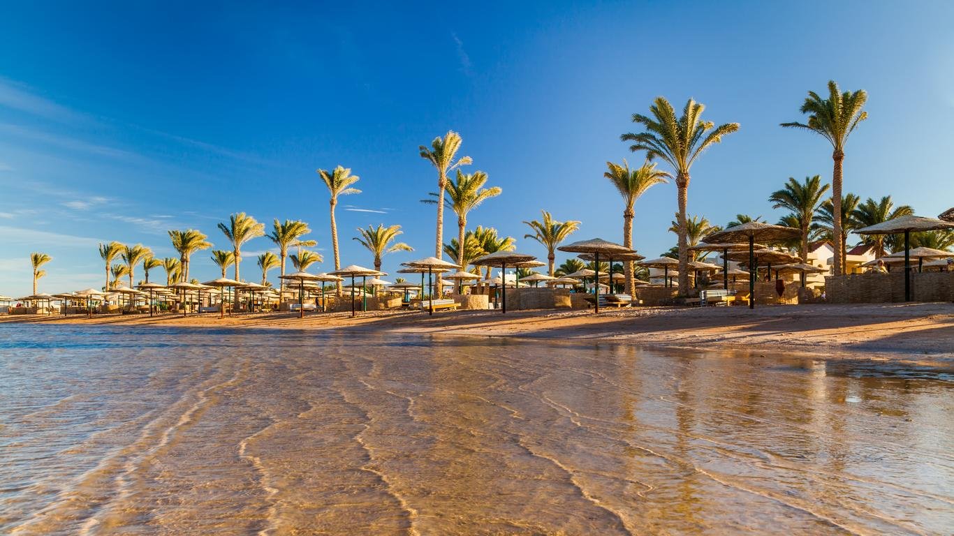 Hurghada - activity on the beach